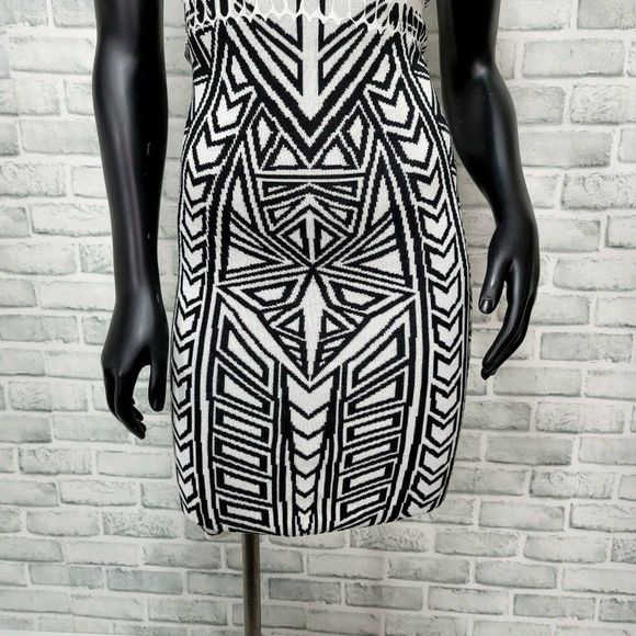 Reiss Womens 4 Faith Aztec Black White Bodycon Dress Geometric Print V Neck Mini - Picture 3 of 10